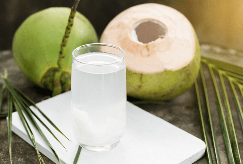 Thai 13 tuần uống nước dừa được không? Lợi ích của nước dừa với mẹ bầu
